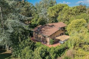 Villetta unifamiliare con ampio giardino