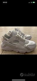 Nike huarache outlet bianche 39