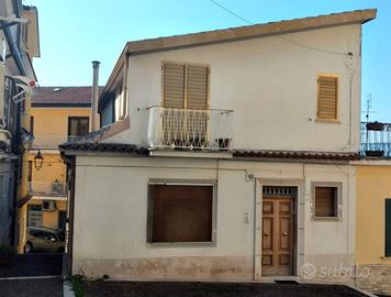 Casa monofamiliare a due piani
