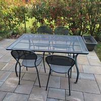 Tavolo e 4 sedie da giardino 