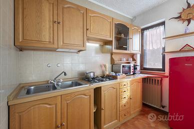 CUCINA E TAVOLO CON PANCA