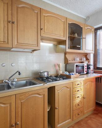 CUCINA E TAVOLO CON PANCA