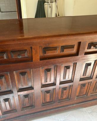 Credenza antica stile spagnolo con letto