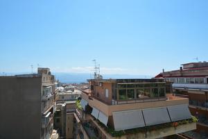 Via Luigi Cadorna - Piano medio con posto auto