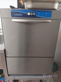 Lavastoviglie professionale 