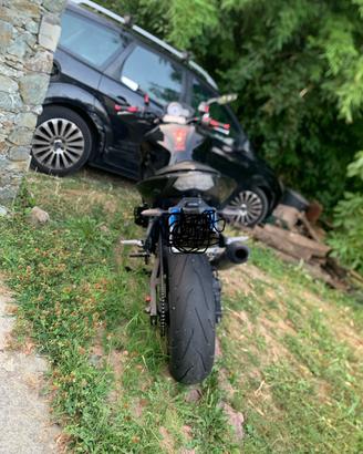 Kawasaki zr750