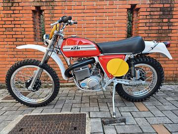 moto ktm 250gs