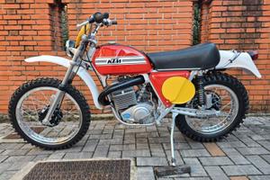moto ktm 250gs