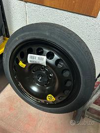 Ruotino di scorta compreso di crick