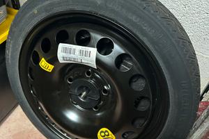 Ruotino di scorta compreso di crick