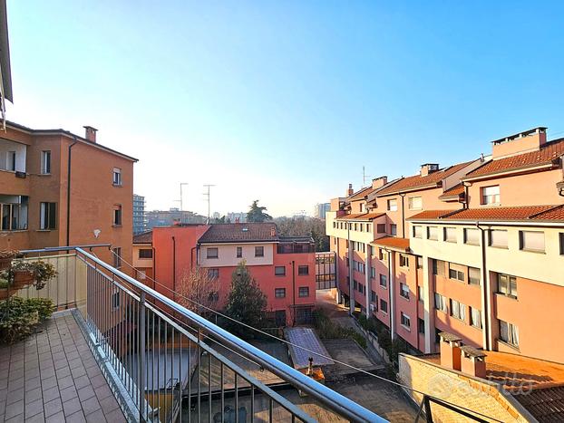 Zona saffi - piano alto con ascensore e risc. aut