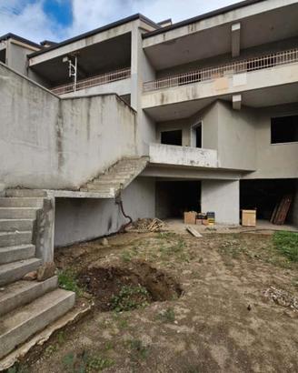 Villetta A Schiera 3 Livelli Con Giardino Condera