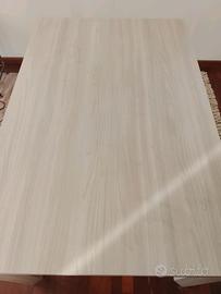  tavolo legno chiaro 