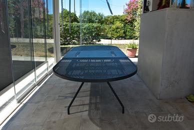 Tavolo per pergolato da esterno con sedie