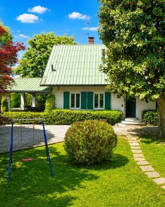 Villa di 340 m² con più di 5 locali a Besana in Br