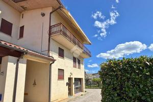 VILLA A SCHIERA D'ANGOLO A ROMANO D'EZZELINO
