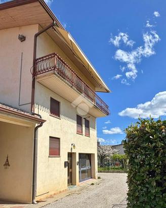 VILLA A SCHIERA D'ANGOLO A ROMANO D'EZZELINO