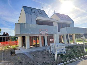 Villa di 200 m² con 4 locali e box auto a Cesena