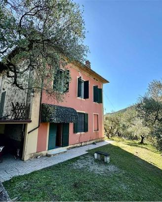 Villa di 220 m² con più di 5 locali e box auto dop