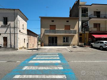 Locale commerciale 65 mq