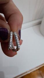 piccoli orecchini fine bigiotteria 