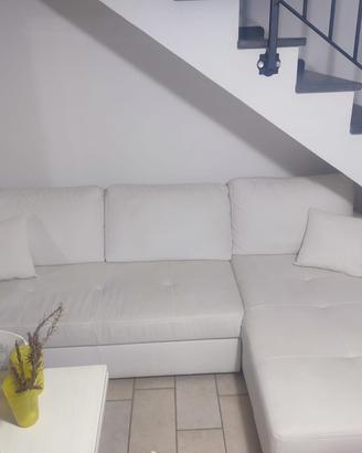 divano letto con contenitore in ecopelle