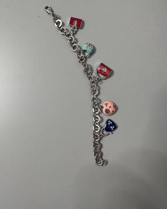 Bracciale con charms.