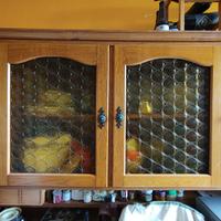 Credenza in legno massello con vetrina, 204×190 cm