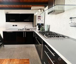 Cucina IKEA ABSTRAKTBcon struttura Factum