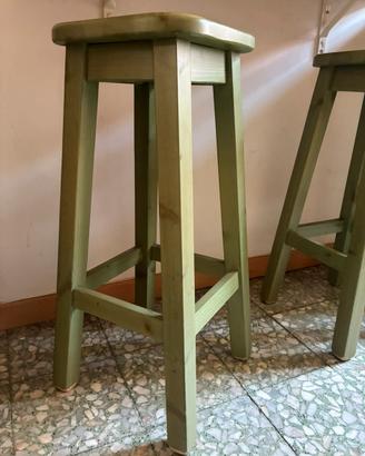 Coppia di sgabelli e mensola in legno
