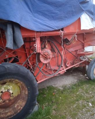 Mietitrebbia M 84 Laverda