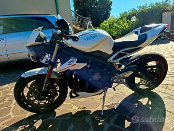 Moto street triple rs