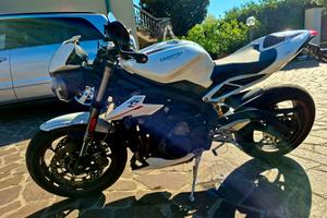 Moto street triple rs