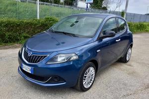 Lancia Ypsilon 1.0 FireFly 70 Cv Hybrid Silver