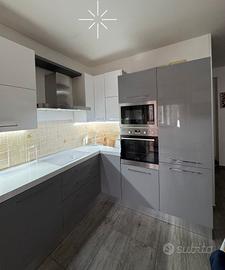 cucina completa di elettrodomestici 