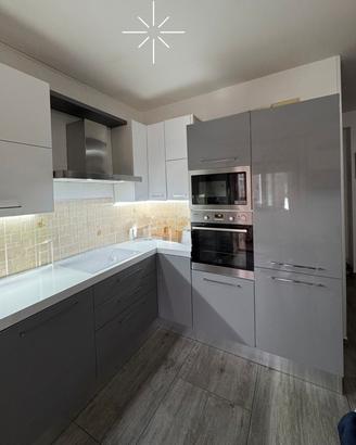 cucina completa di elettrodomestici 