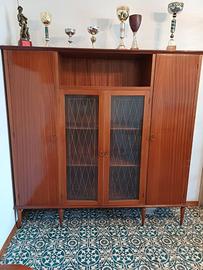 Libreria e sedia
