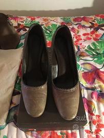 Cafènoir originali (40) e Pump in suedè (41)