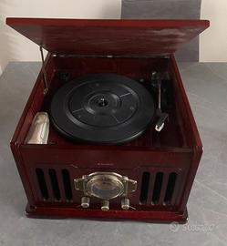 Giradischi vintage Majestic con finitura in legno