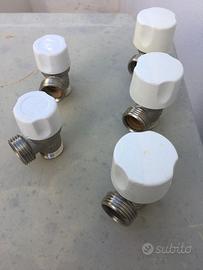 Radiatori e Termosifoni Valvole Raccordi Staffe