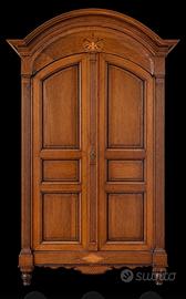 Elegante armadio antico in legno 