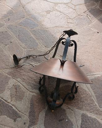 vecchio lampadario in  rame e ferro battuto 