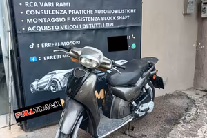 Aprilia Scarabeo 100 a rate con Klarna