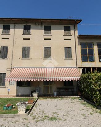 TRIFAMILIARE A GORGO AL MONTICANO