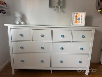 cassettiera HEMNES con 8 cassetti e vetro
