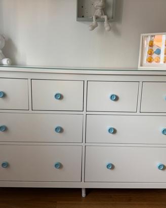 cassettiera HEMNES con 8 cassetti e vetro