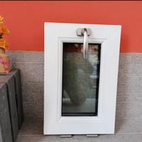 Finestra bagno triplo vetro PVC