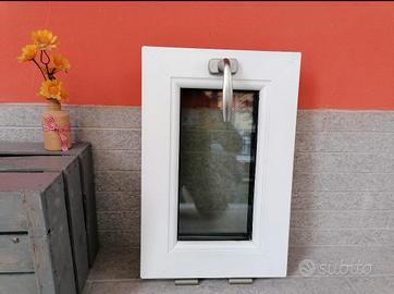 Finestra bagno triplo vetro PVC