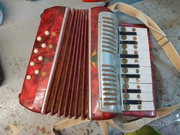 vecchia fisarmonica giocattolo 