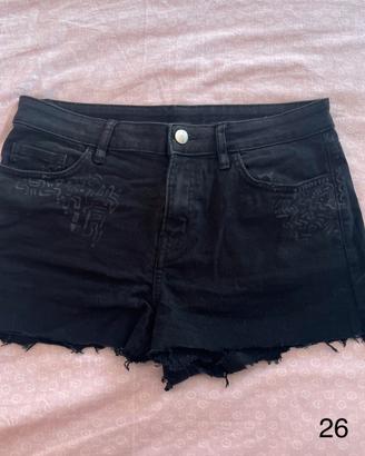 Shorts di Jeans Neri con Dettagli Grafici
